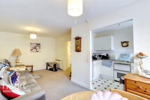 1 bedroom retirement property for sale, Gibson Court, Romford, RM1 1AJ