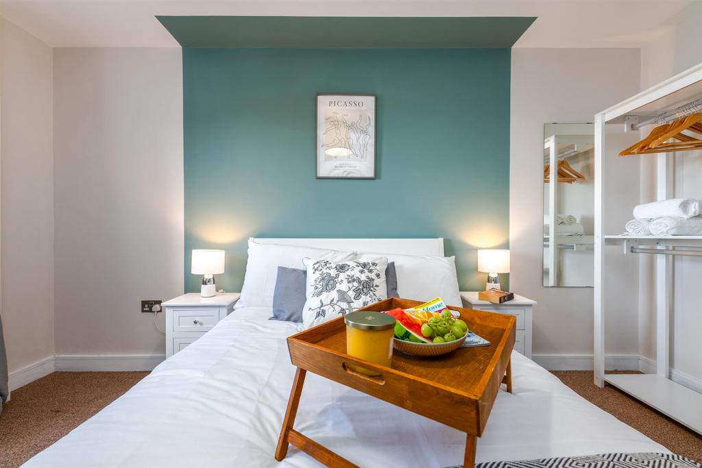 Bedroom .jpg