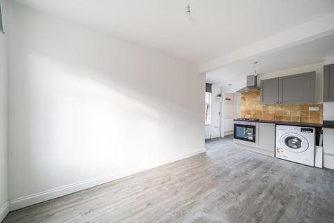 Studio to rent, High Wycombe,  Buckinghamshire,  HP12