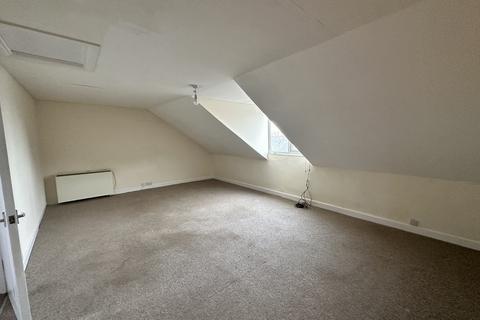 Studio to rent, Station Road, Taunton TA1