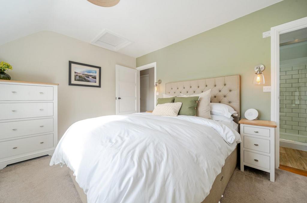 Bed11.JPG