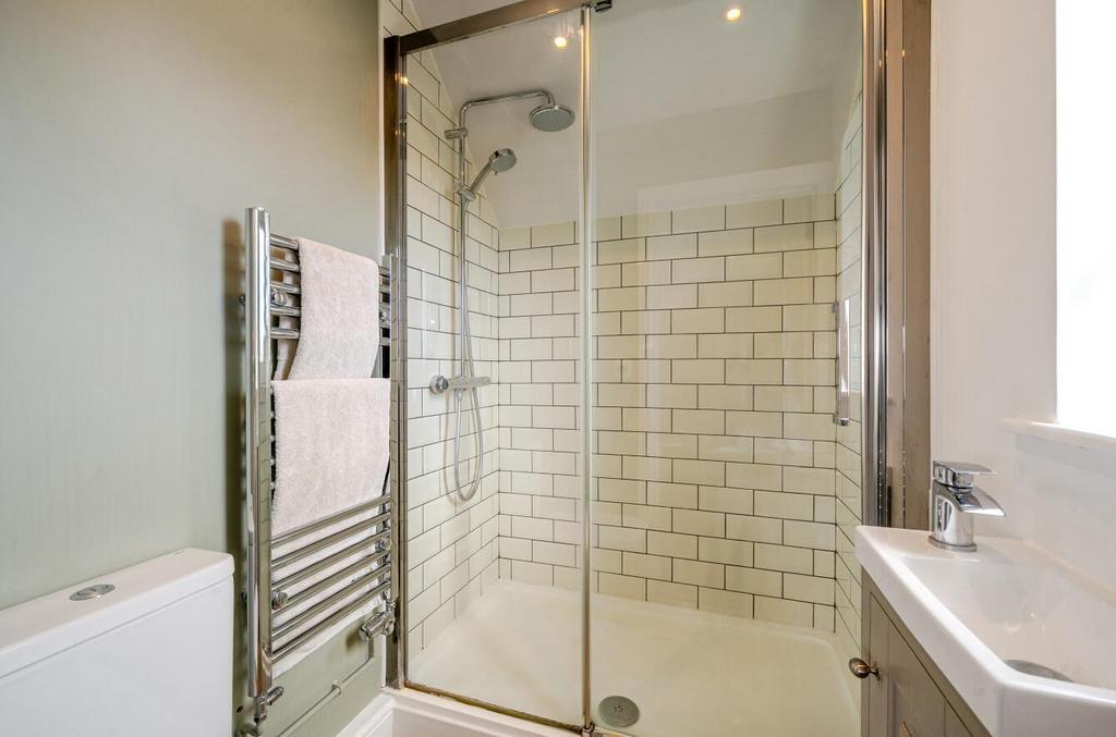 Ensuite.JPG