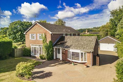 6 bedroom detached house to rent, 17 Whitehills Green, Goring on Thames, RG8