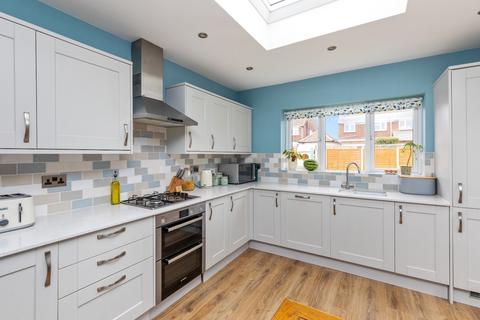 4 bedroom semi-detached house for sale, Fairfield Close, Shoreham