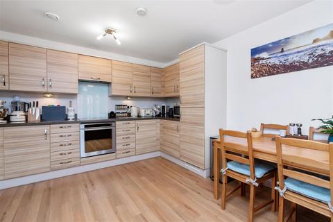 2 bedroom flat for sale, Schoolgate Drive, Morden SM4