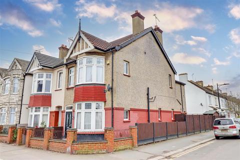 5 bedroom semi-detached house for sale, Southbourne Grove, Westcliff-On-Sea SS0