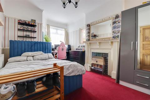 5 bedroom semi-detached house for sale, Southbourne Grove, Westcliff-On-Sea SS0