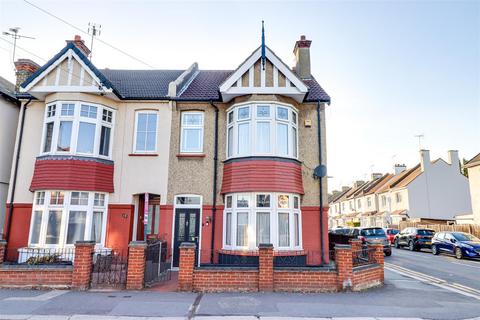 5 bedroom semi-detached house for sale, Southbourne Grove, Westcliff-On-Sea SS0
