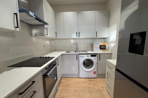 Studio to rent, Purley CR2