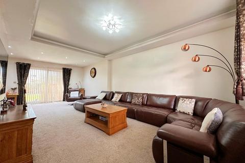 4 bedroom semi-detached house for sale, Colchester Road, Leicester LE5