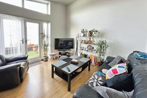 2 bedroom flat for sale, Eccles Fold, Eccles, Manchester, M30 0NT