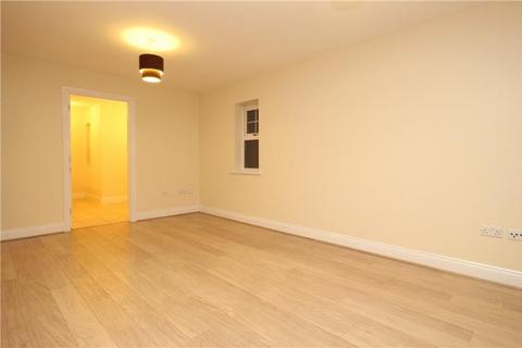 2 bedroom flat to rent, Pembroke Road, Woking GU22