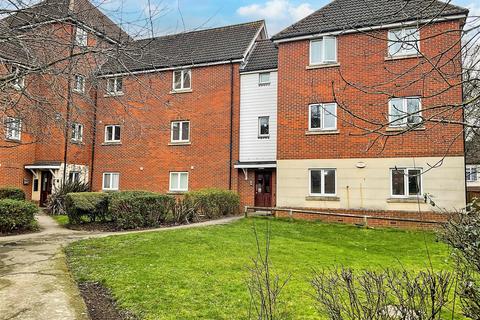 2 bedroom ground floor flat for sale, Hevingham Drive, Chadwell Heath, Romford, Essex