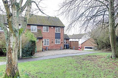 17 Hyde Lane, Bovingdon, Hemel Hempstead, HP3 0EG
