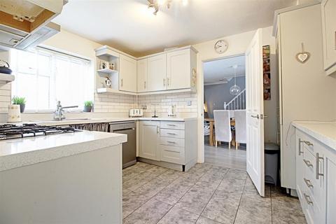17 Hyde Lane, Bovingdon, Hemel Hempstead, HP3 0EG