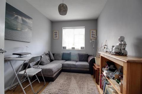 17 Hyde Lane, Bovingdon, Hemel Hempstead, HP3 0EG