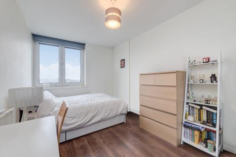 2 bedroom flat for sale, Rye Hill Park, London