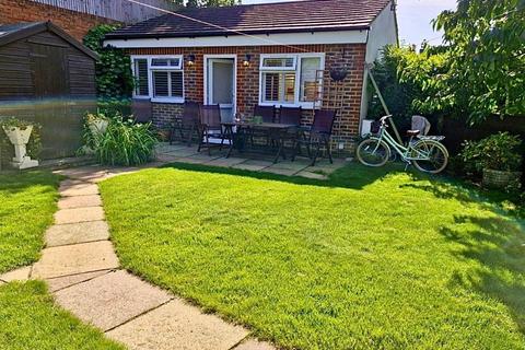 1 bedroom bungalow to rent, Aldrington Avenue, Hove