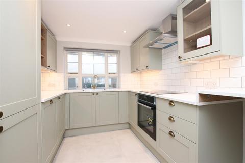 3 bedroom house to rent, Circus Mews, Bath BA1