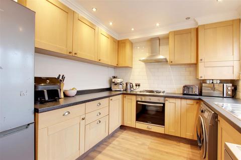 3 bedroom terraced house for sale, Fairthorn Close, Tring