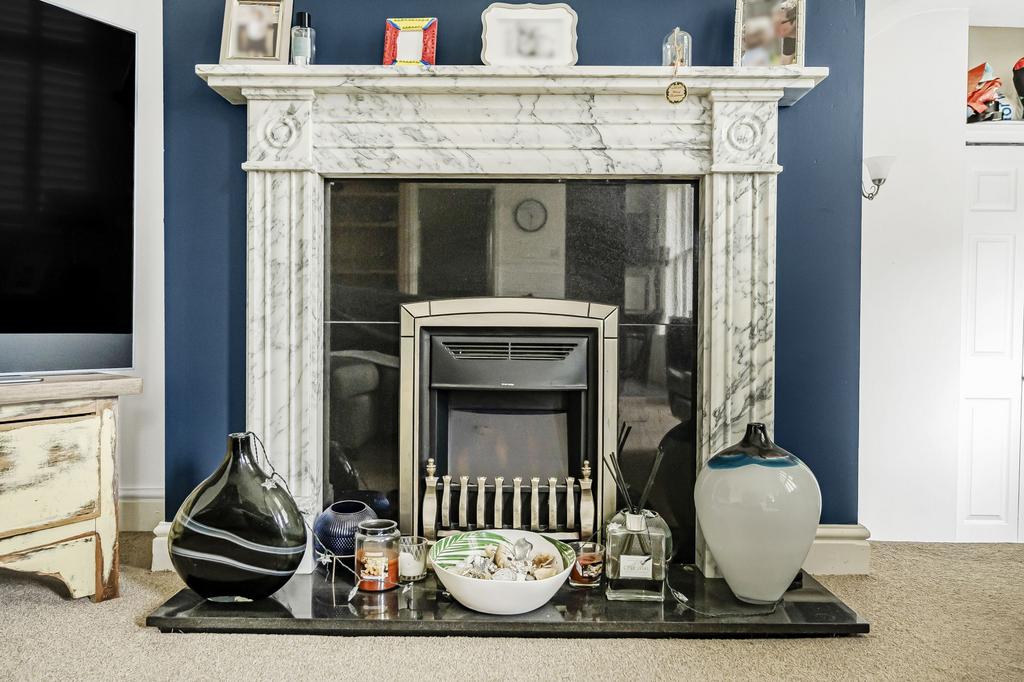 Living Room/Dining Room (3)