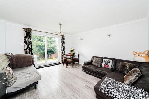 35b Heaton Close, London, E4 6UF