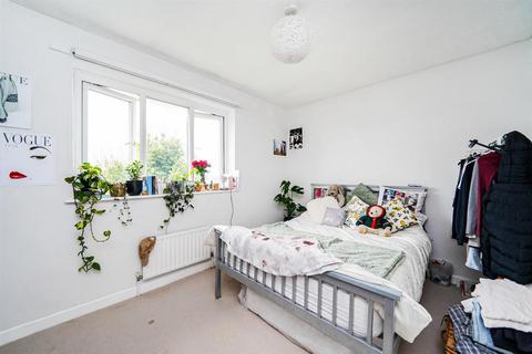 35b Heaton Close, London, E4 6UF