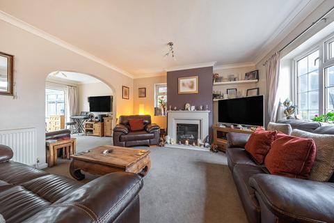8 Barn End, Marshfield, Chippenham, SN14 8PE