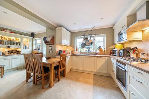 8 Barn End, Marshfield, Chippenham, SN14 8PE