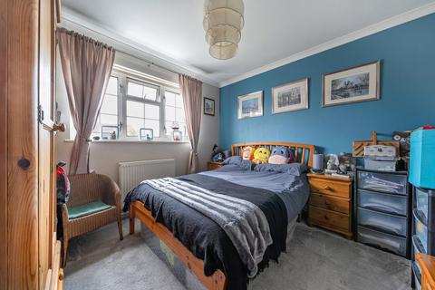 8 Barn End, Marshfield, Chippenham, SN14 8PE