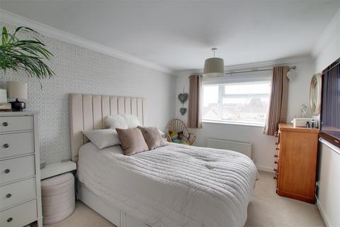 63 Ashton Close, Needingworth, St Ives, PE27 4UA
