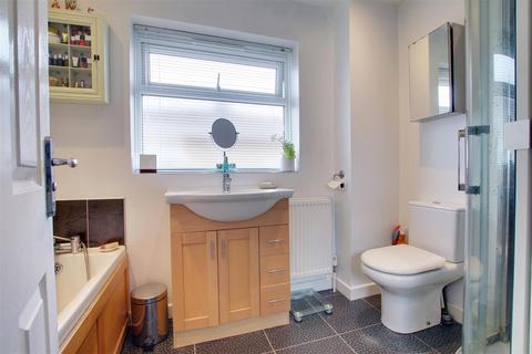 63 Ashton Close, Needingworth, St Ives, PE27 4UA