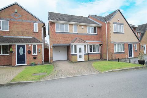 4 bedroom semi-detached house to rent, Richards Close, Manchester M34