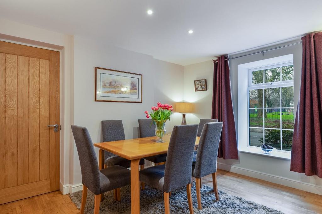 Lounge/dining room
