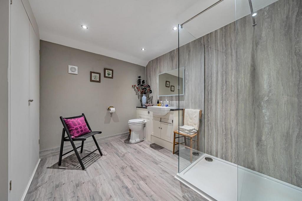 Shower Room.jpg