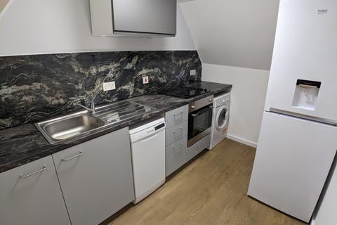 2 bedroom flat to rent, Swinton Grove, Manchester M13