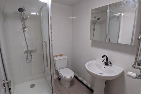 2 bedroom flat to rent, Swinton Grove, Manchester M13