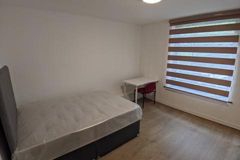 2 bedroom flat to rent, Swinton Grove, Manchester M13