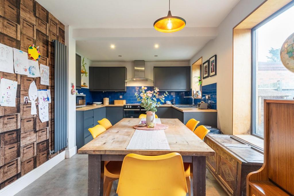 Kitchen diner family room-5.jpg