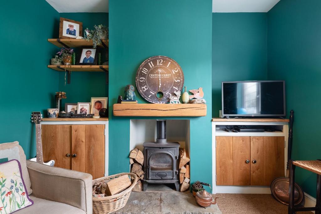 Living room-2.jpg