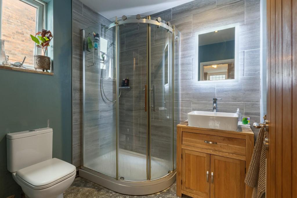 Shower room-1.jpg
