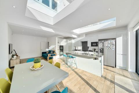 20 Nyon Grove, London, SE6 4EU