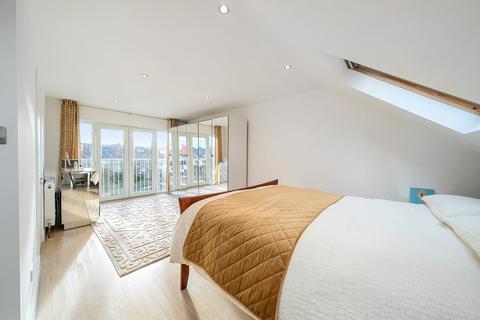 20 Nyon Grove, London, SE6 4EU