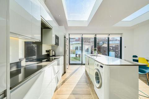 20 Nyon Grove, London, SE6 4EU