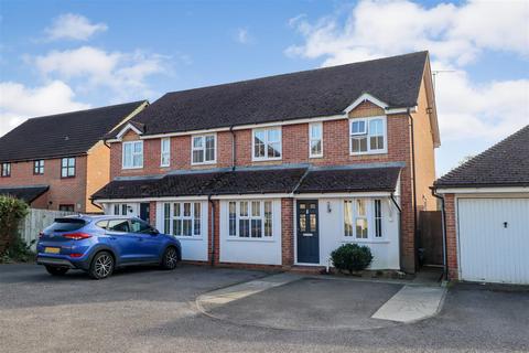 3 bedroom semi-detached house for sale, Ropeland way, Horsham