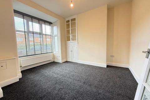 3 bedroom terraced house to rent, Boughton Green Road, Northampton NN2