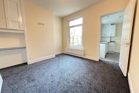 3 bedroom terraced house to rent, Boughton Green Road, Northampton NN2
