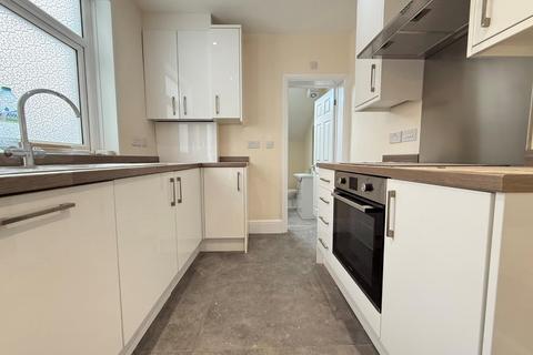 3 bedroom terraced house to rent, Boughton Green Road, Northampton NN2
