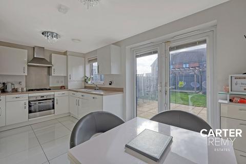 3 Lapwin Close, East Tilbury, Tilbury, RM18 8FH
