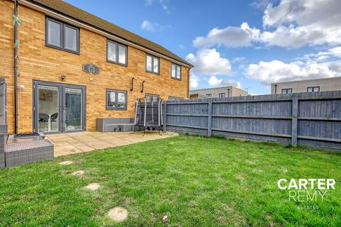 3 Lapwin Close, East Tilbury, Tilbury, RM18 8FH
